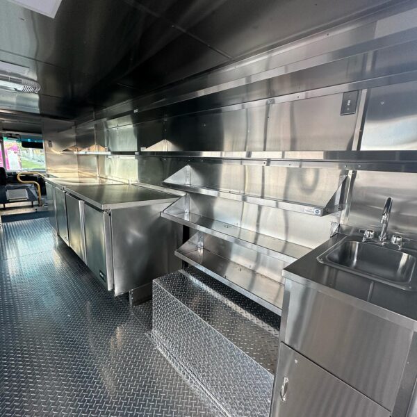 Custom 18’ Food Truck - Image 4