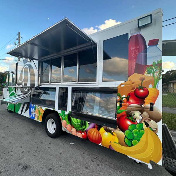 Custom 18’ Food Truck - Image 2