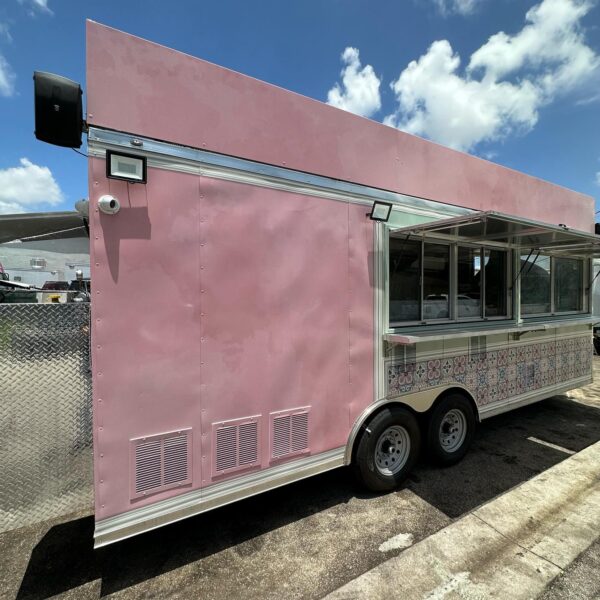 Custom 22' Food Trailer - Image 9